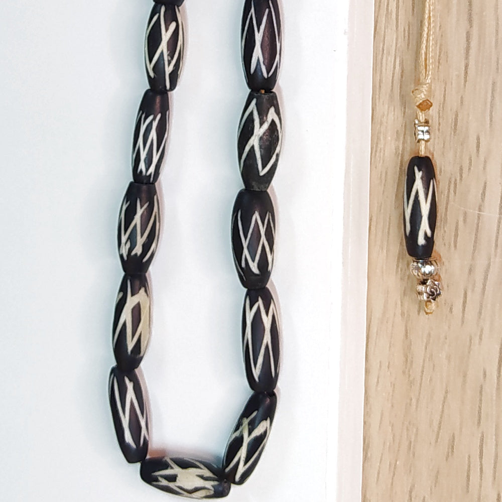 Κομπολόι χειροποίητο από Σκαλιστό Κόκκαλο Καμήλας / Κωδικός Προϊόντος: Ε109