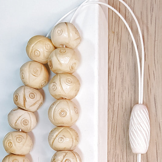 Κομπολόι χειροποίητο από Σκαλιστό Κόκκαλο Καμήλας / Κωδικός Προϊόντος: Ε134