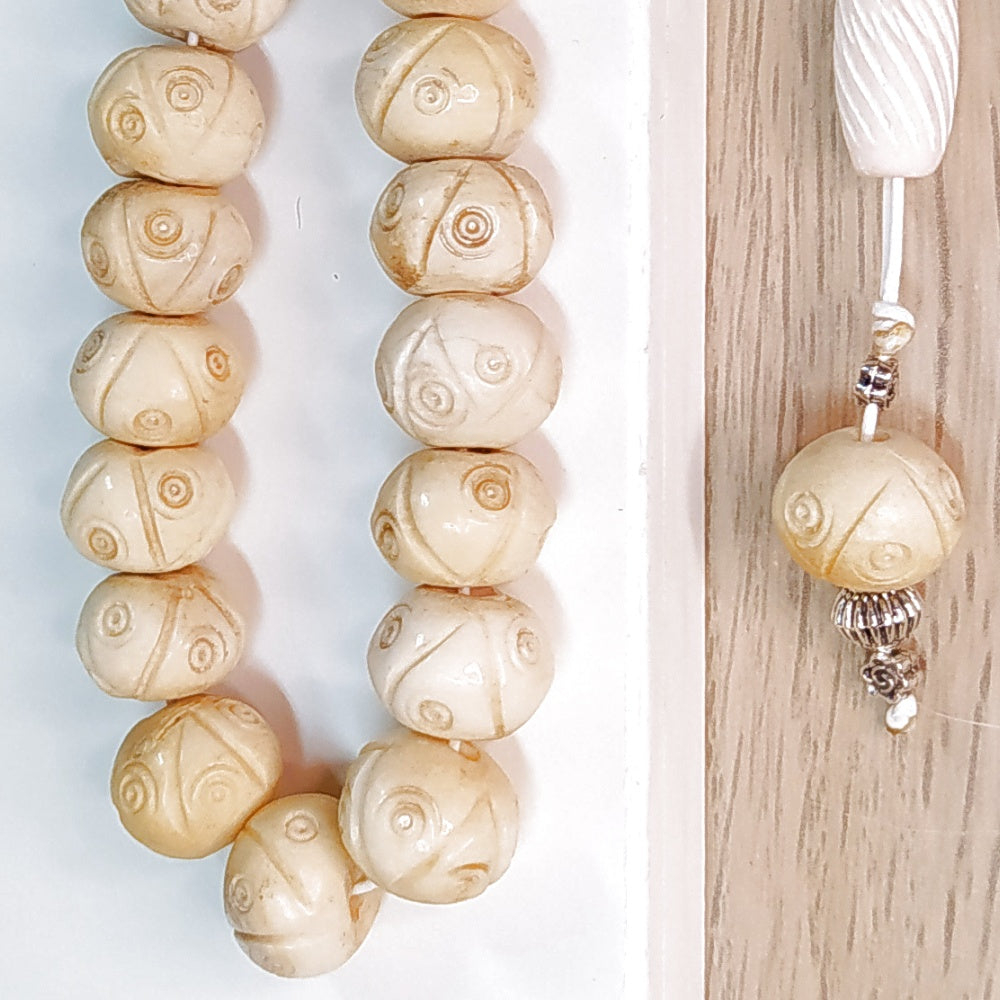 Κομπολόι χειροποίητο από Σκαλιστό Κόκκαλο Καμήλας / Κωδικός Προϊόντος: Ε134