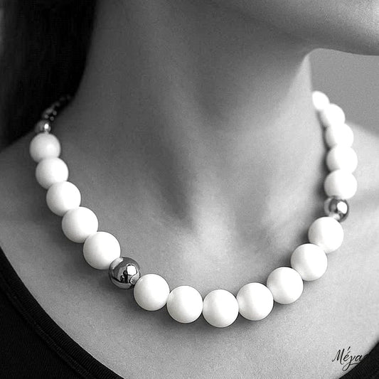 Κολιέ ημιπολύτιμων λίθων φυσικού Λευκού Ίασπη και Αιματίτη / Κωδικός Προϊόντος: Ζ110