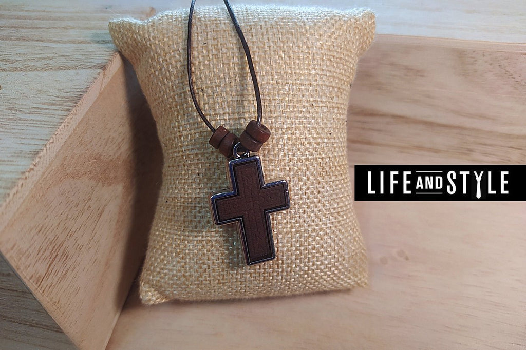 Κρεμαστός Σταυρός φυλακτό από Ξύλο σε Ανοξείδωτο Ατσάλι / Κωδικός Προϊόντος: BR222